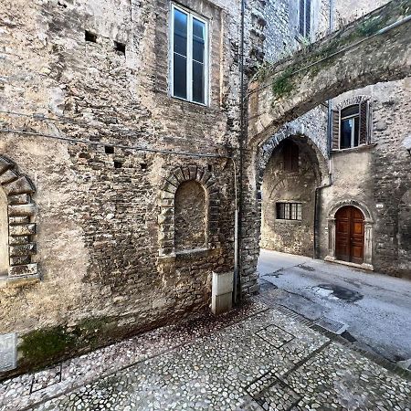 Vicoli E Arte Spoleto Apartamento Exterior foto