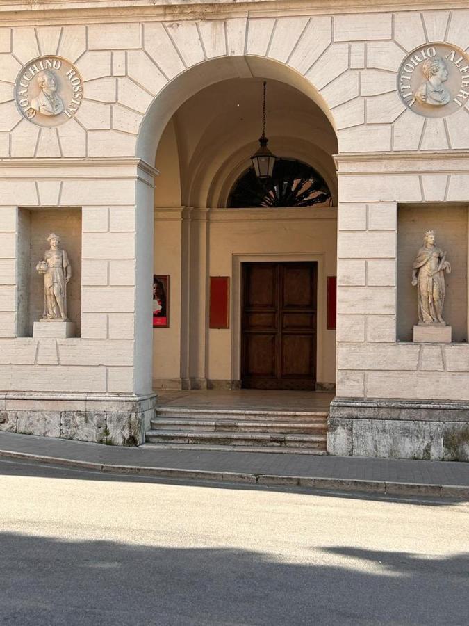 Vicoli E Arte Spoleto Apartamento Exterior foto