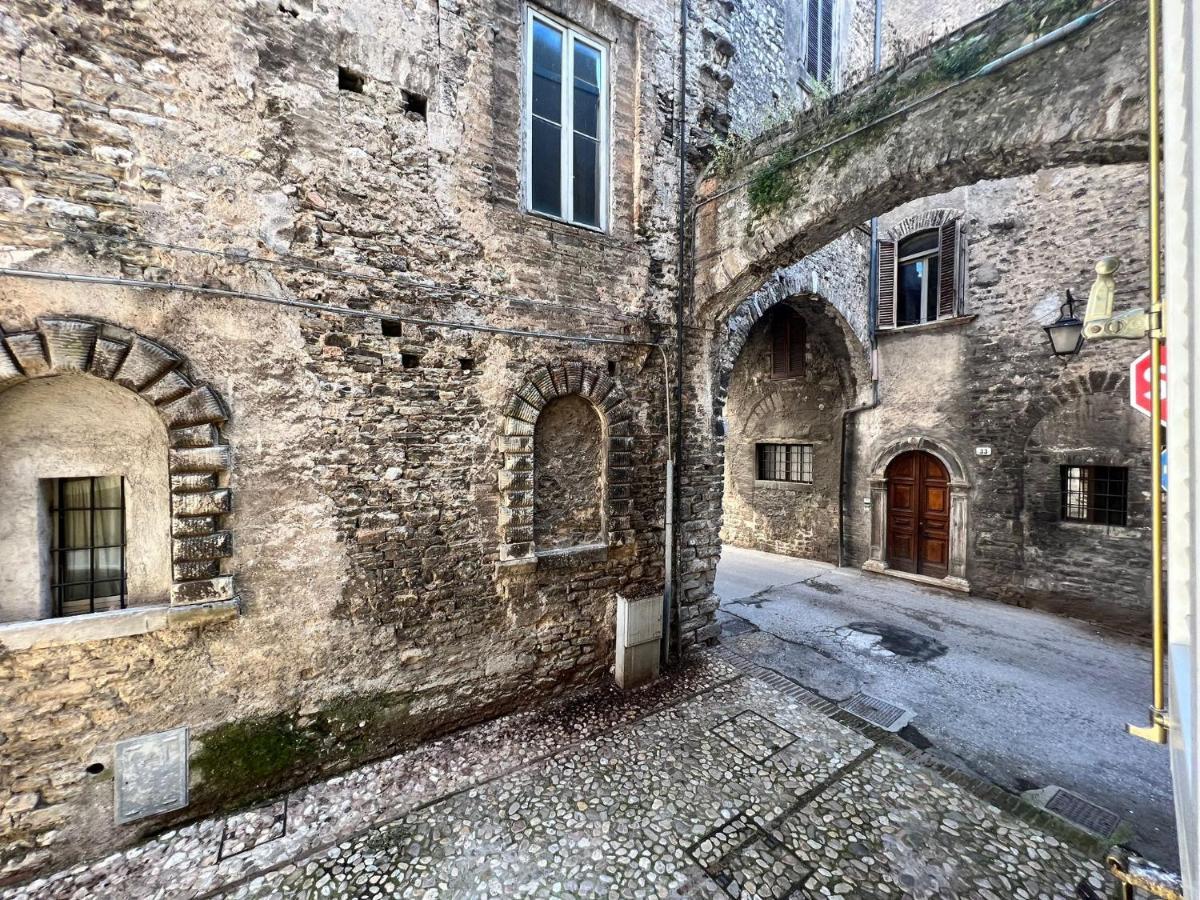 Vicoli E Arte Spoleto Apartamento Exterior foto