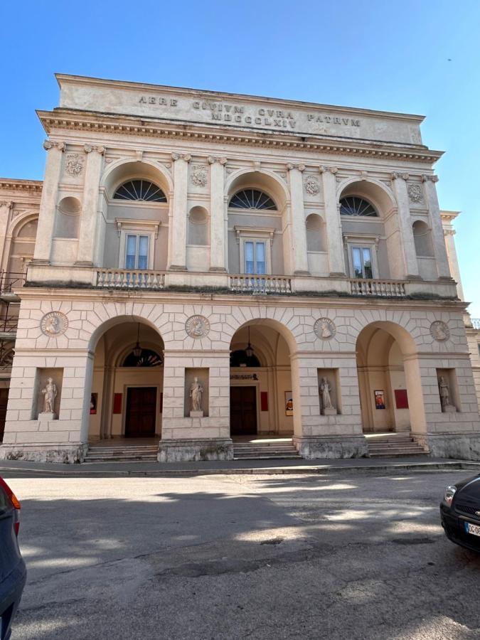 Vicoli E Arte Spoleto Apartamento Exterior foto